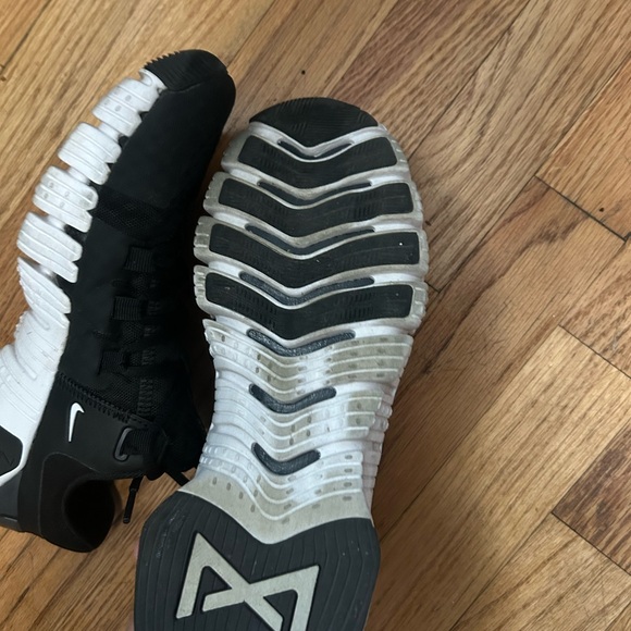 Nike Metcon Black Athletic Shoes - Picture 4 of 5